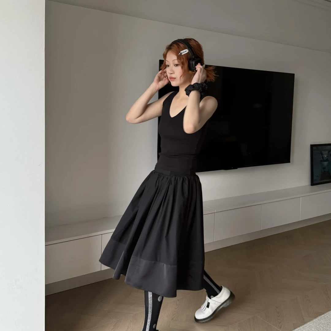 Y2NG春夏简约黑色丝绒拼接松紧腰百搭半身短裙