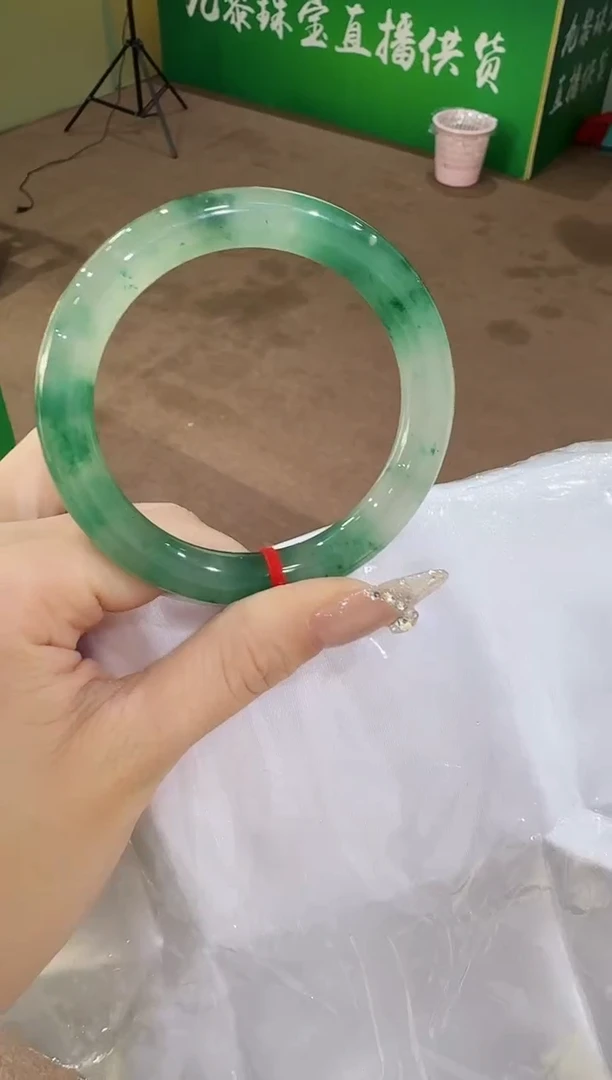 【闪购商品】石英质玉手镯未镶嵌1