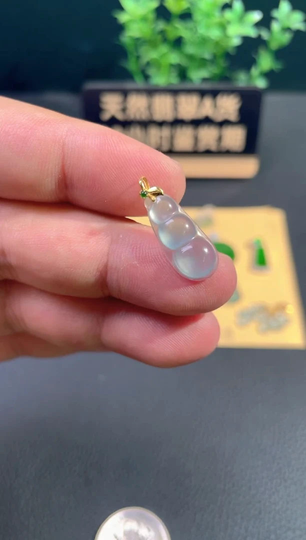 颈饰18K金镶嵌翡翠翡翠