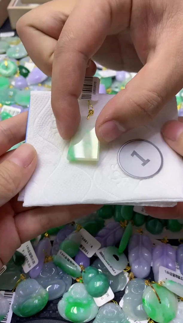 颈饰未镶嵌翡翠天然缅甸翡翠A货