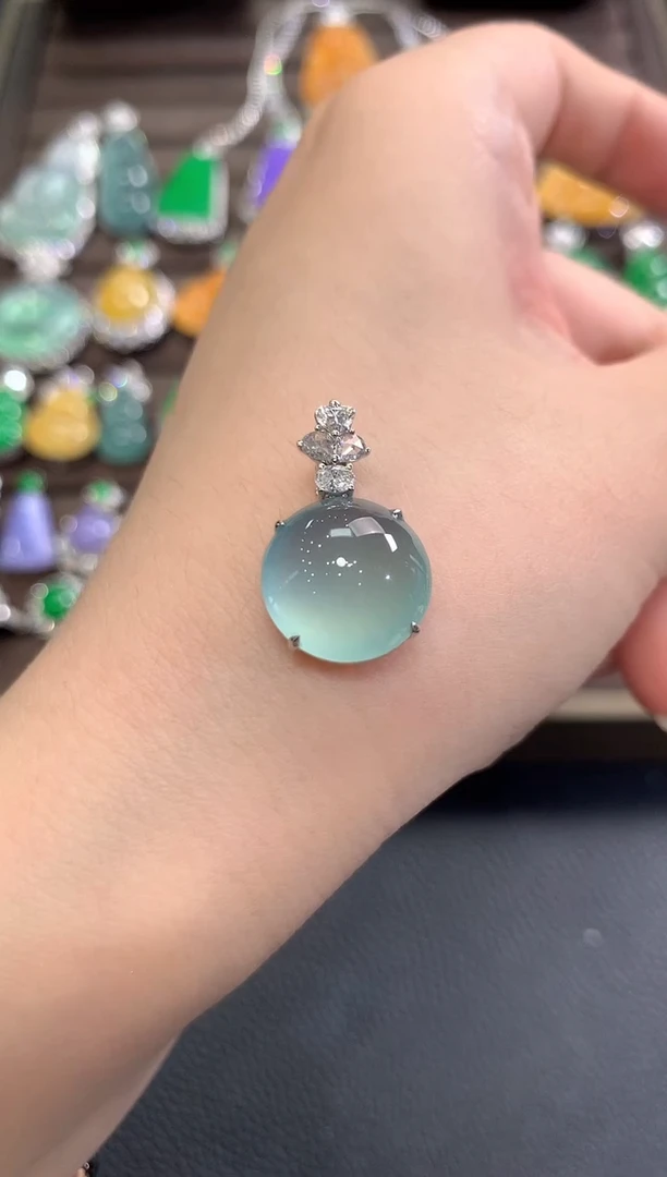 吊坠(不含链)18K金镶嵌翡翠春日珠宝 D18