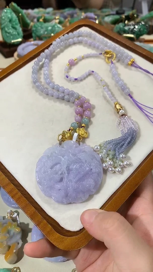 颈饰未镶嵌翡翠吊坠
