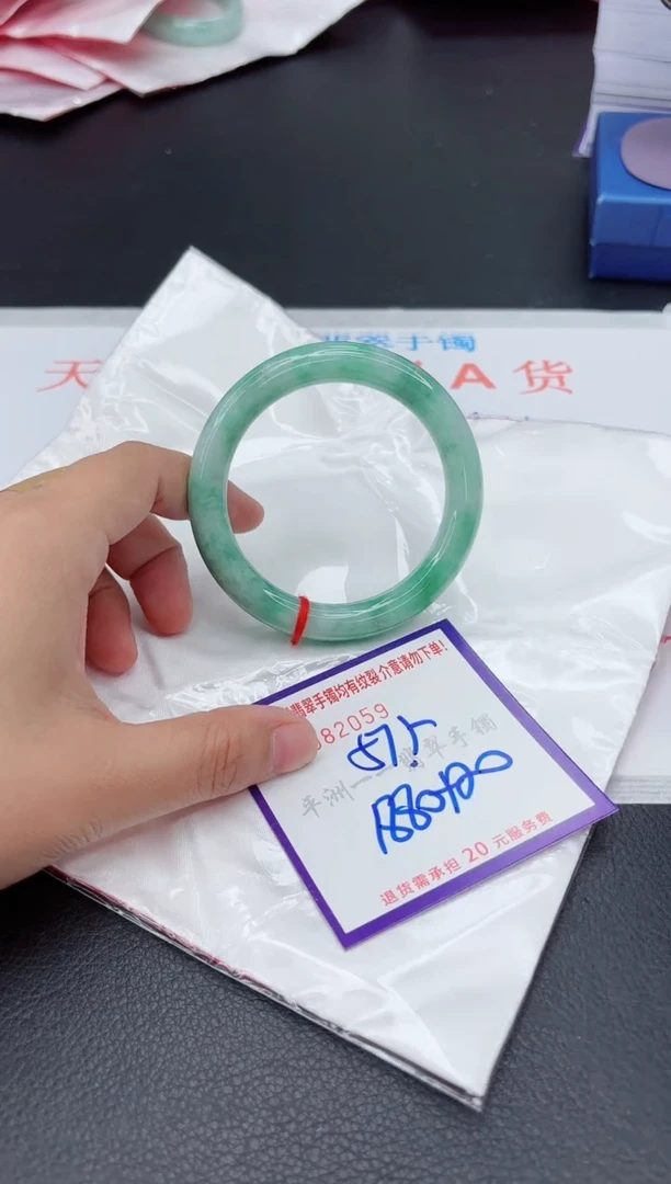 翡翠手镯未镶嵌1