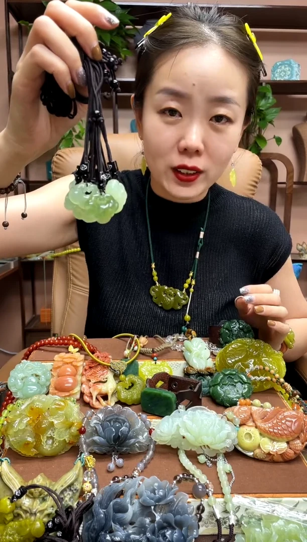 未镶嵌岫玉吊坠多样性发货发其中之一