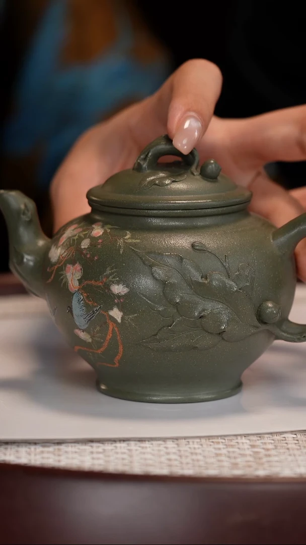 茶壶紫砂【潘春芳】豆青泥报春   220CC