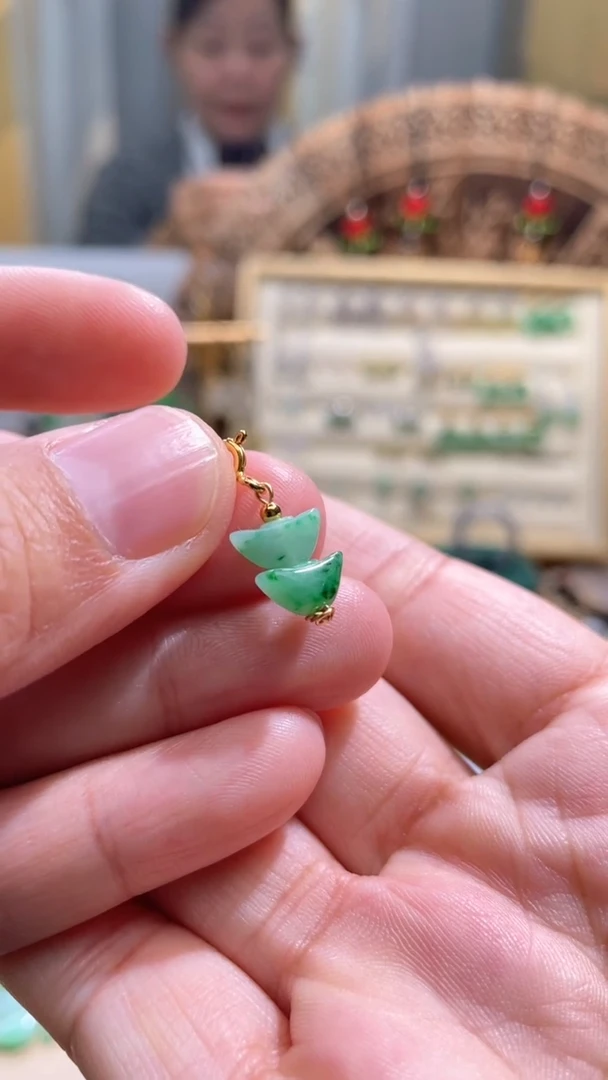 【闪购商品】翡翠颈饰未镶嵌元宝一对