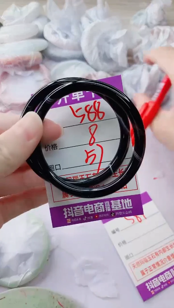 玛瑙/玉髓手镯未镶嵌588