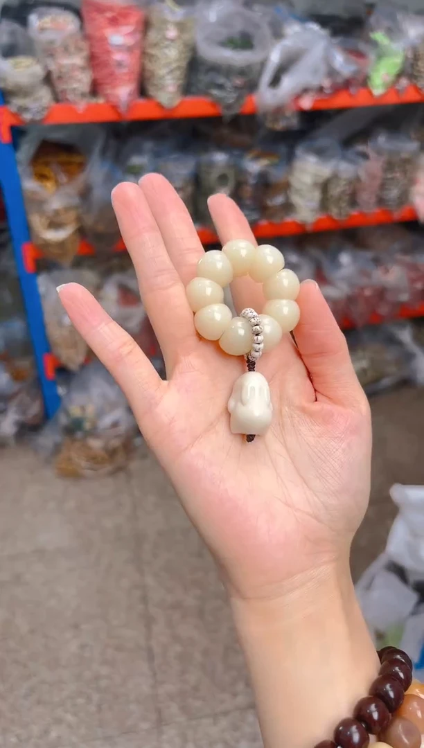 吊坠菩提根/象牙果荔枝栋手捻带白色兔