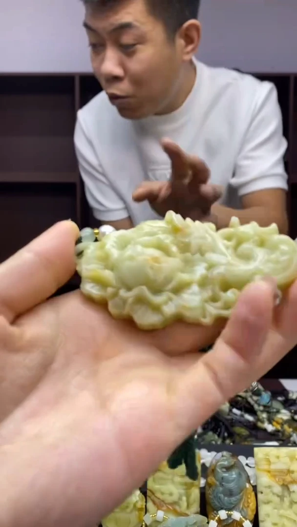 未镶嵌岫玉挂件