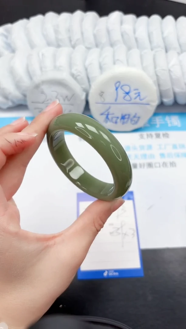 【闪购商品】石英质玉手镯未镶嵌93-56.7