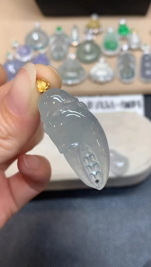 颈饰18K金镶嵌翡翠蟹钳【无服务费