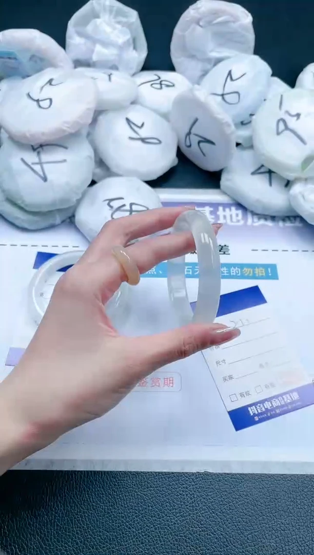 【闪购商品】石英质玉手镯未镶嵌 白月光手镯-58