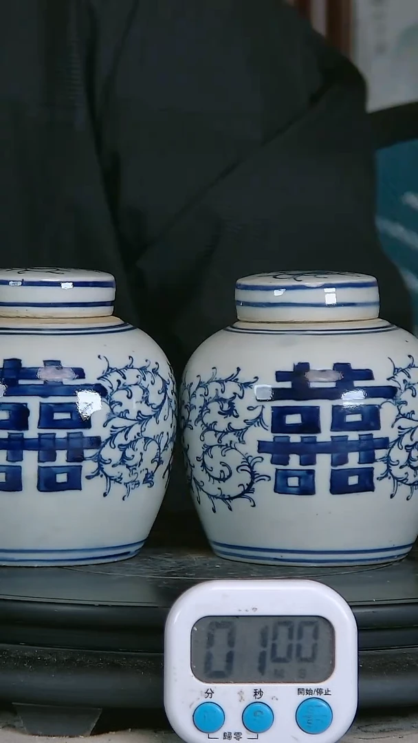 陶成**许青花精绘花卉图罐一对