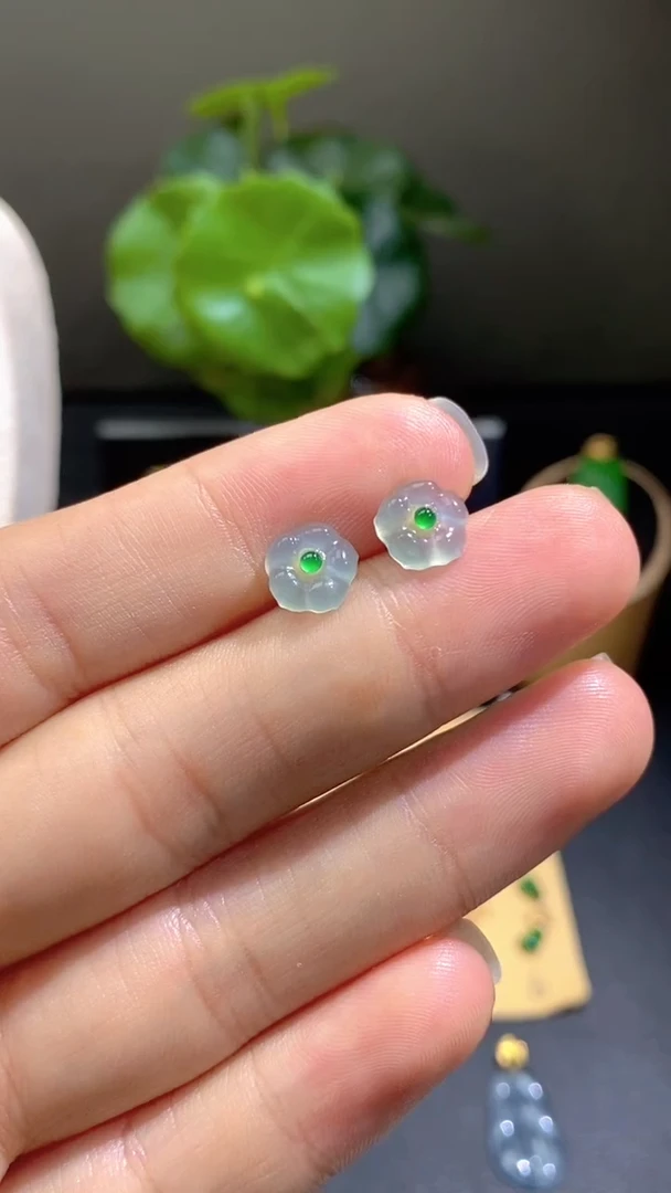 颈饰18K金镶嵌翡翠翡翠A货