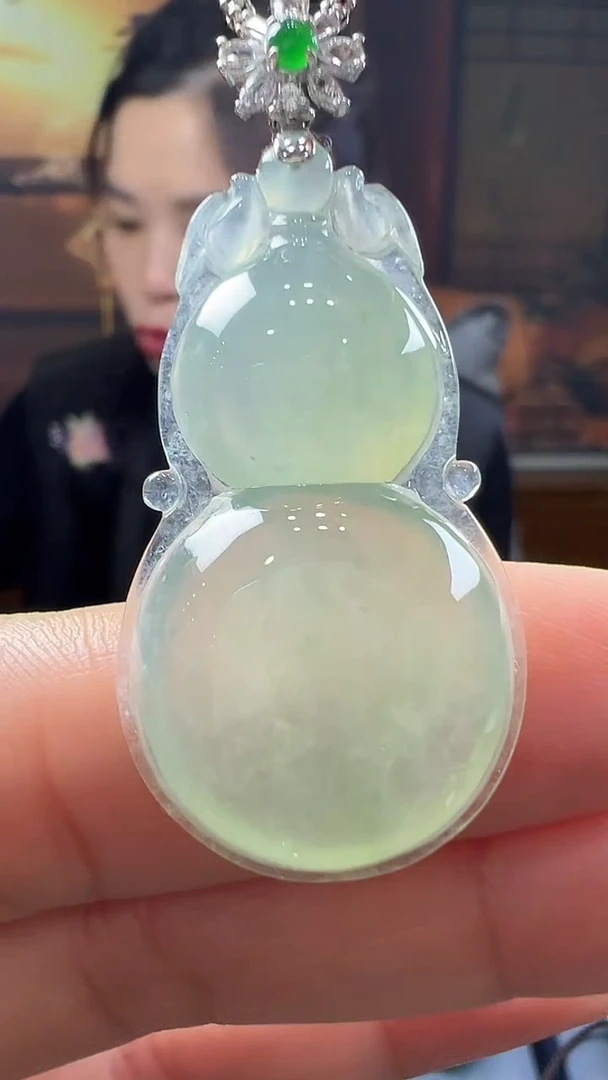 18K金镶嵌挂件翡翠葫芦 不含链