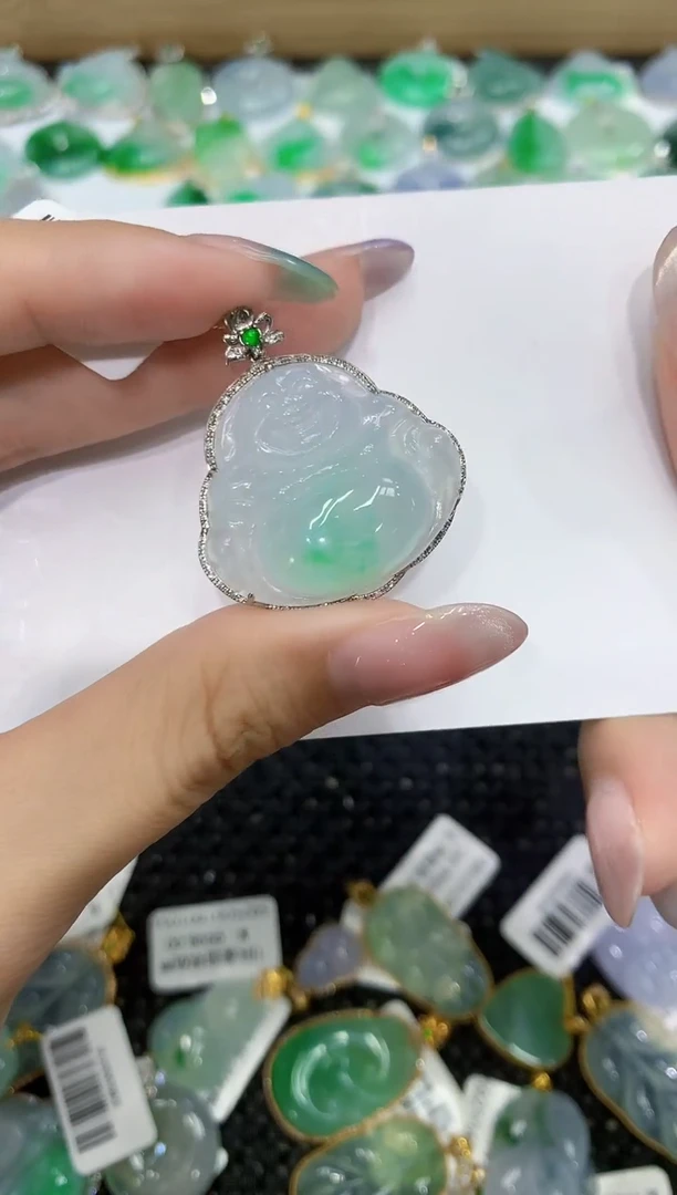 翡翠18K金镶嵌颈饰111111111111