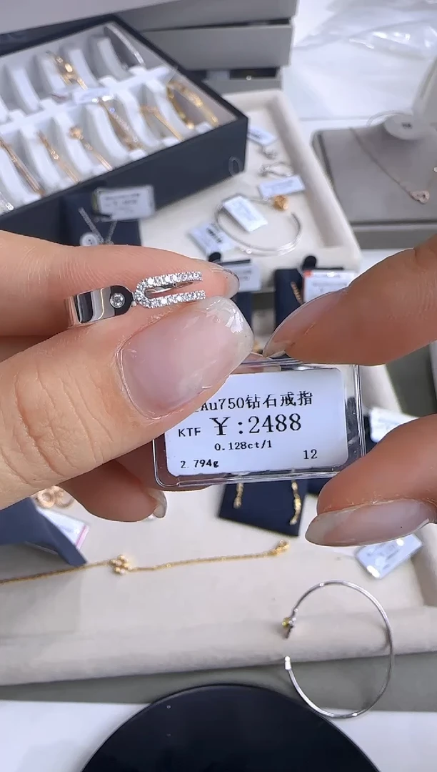 戒指/指环18K金镶嵌钻石218800