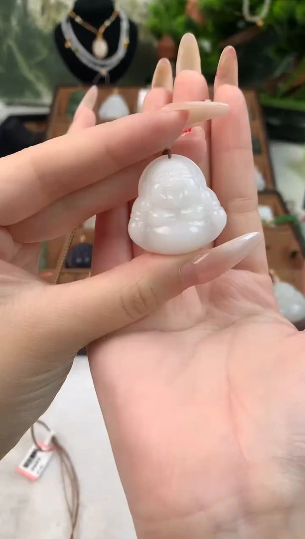 颈饰未镶嵌和田玉吊坠