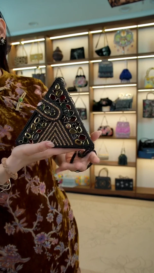 织绣百格汇手工包