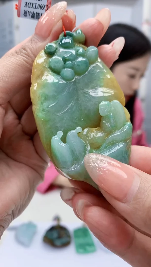 【闪购商品】定制翡翠未镶嵌4852MM-毛货挂件122