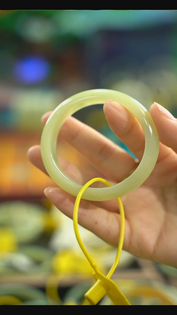 和田玉（黄玉）手镯未镶嵌黄口  圈口53mm