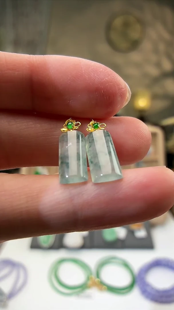 颈饰18K金镶嵌翡翠耳