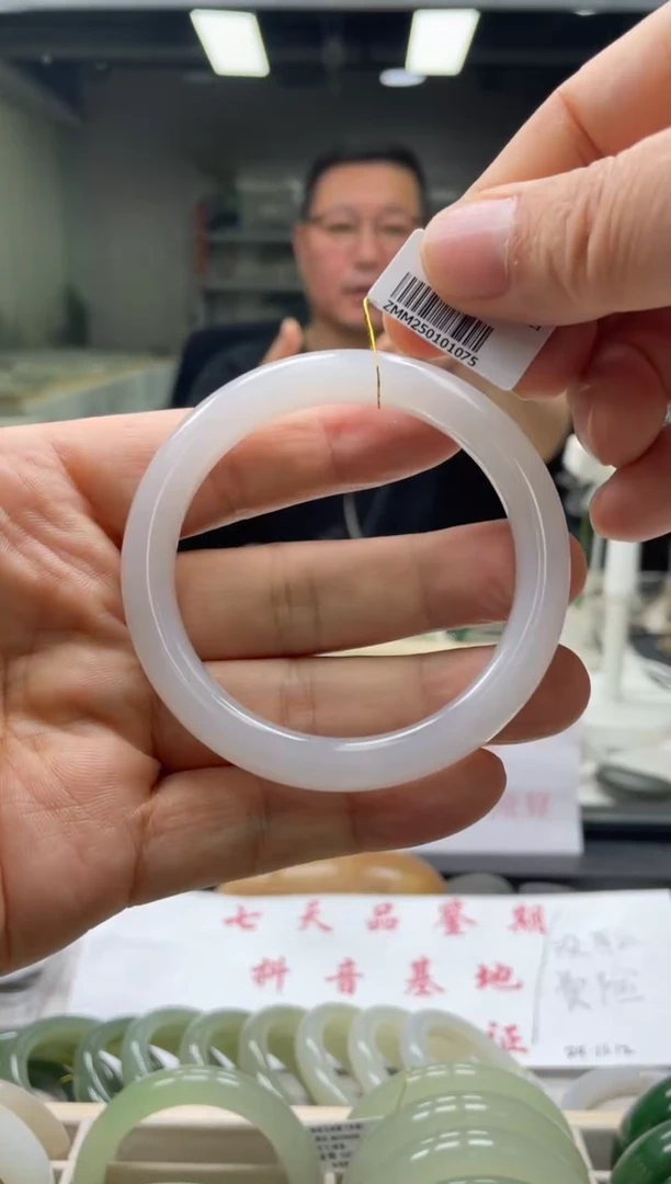 【闪购商品】和田玉手镯未镶嵌编码1075 圈口60-61