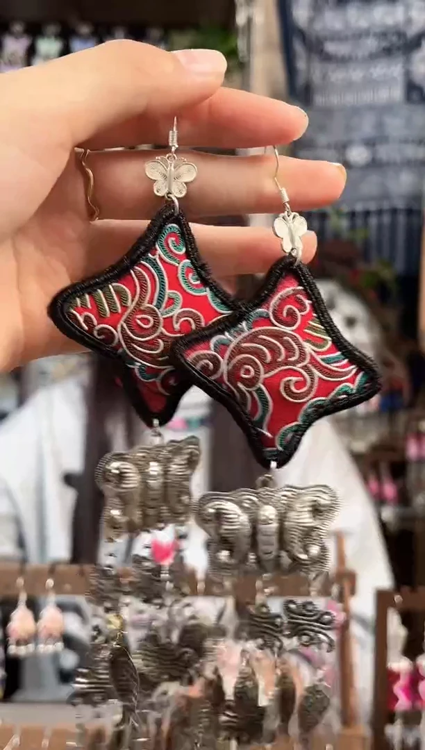 织绣民族风非遗老绣饰品579