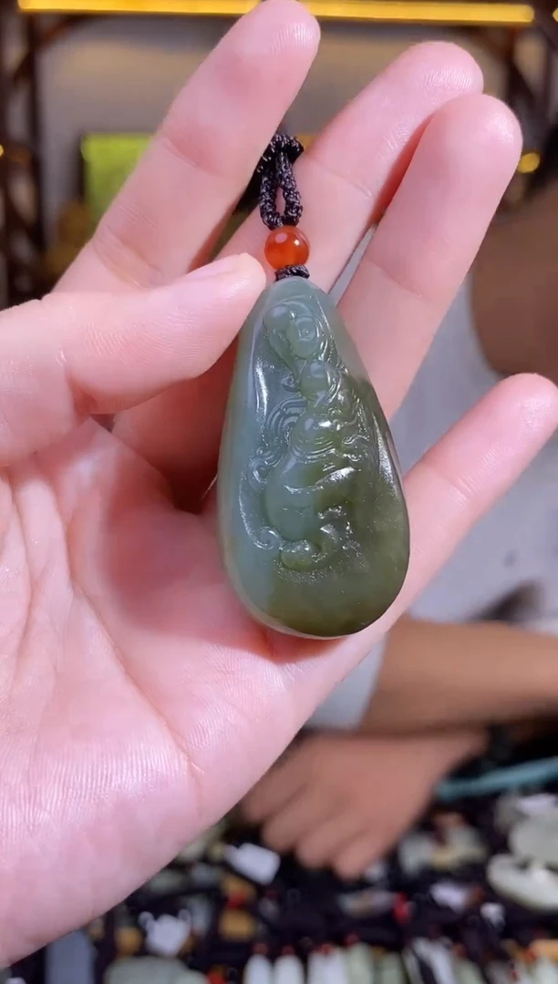 颈饰未镶嵌和田玉1