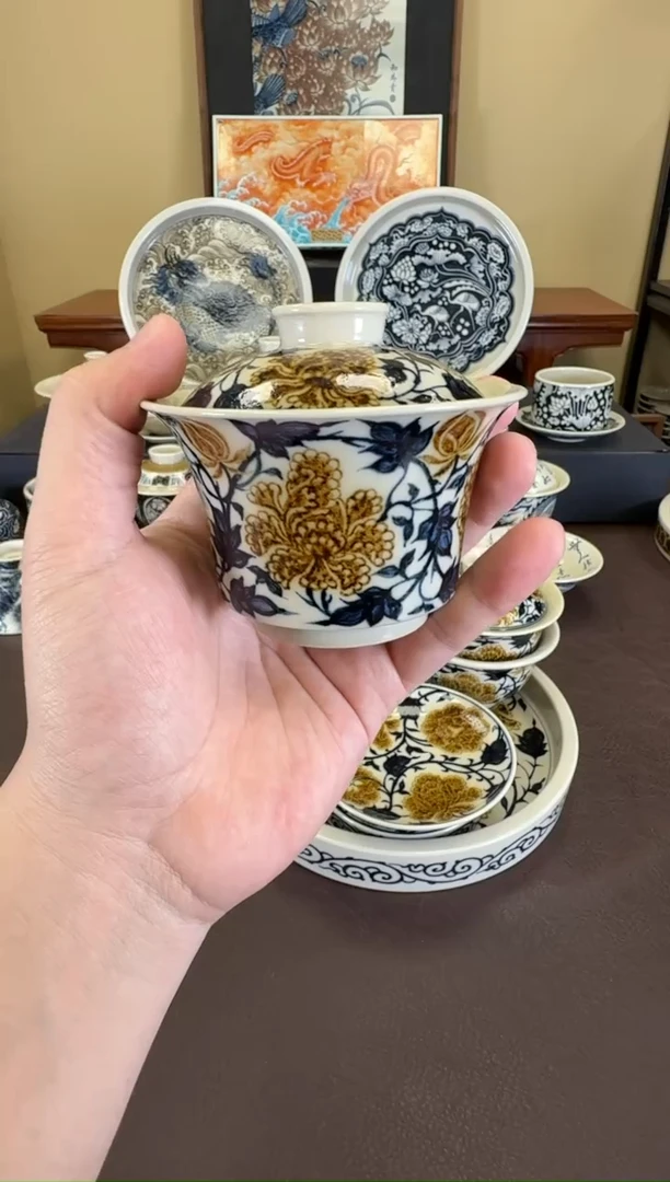 二号釉牡丹纹马蹄盖碗