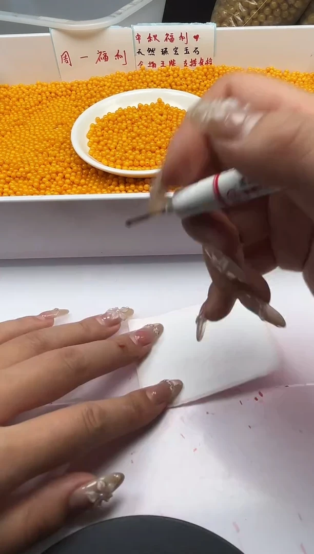 蜜蜡颈饰未镶嵌w100蜜蜡鸡油黄4mm*50颗