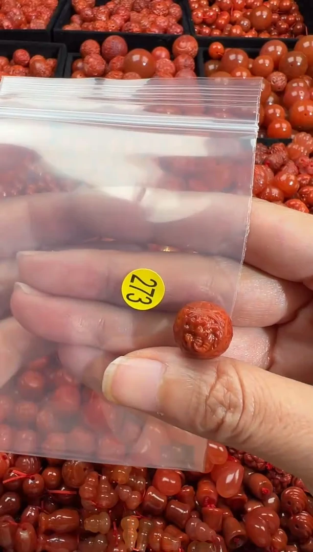 南红玛瑙未镶嵌颈饰1