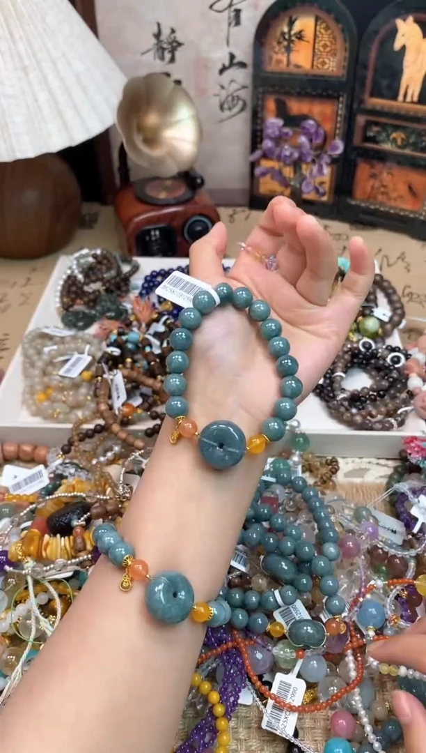 未镶嵌翡翠手饰180