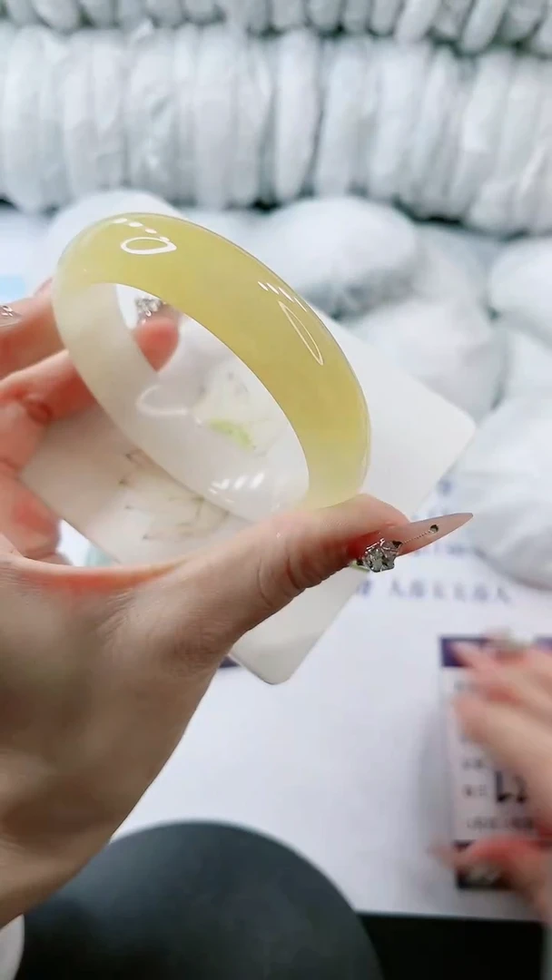 【闪购商品】石英质玉手镯未镶嵌多样性发货L273