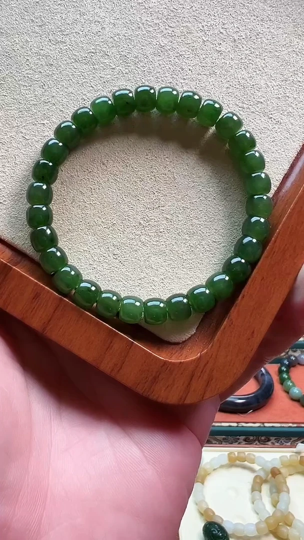 手串未镶嵌和田玉7mm碧玉直切单圈