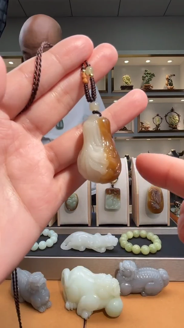 颈饰未镶嵌和田玉苏