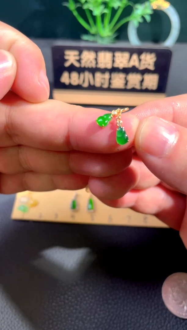 颈饰18K金镶嵌翡翠翡翠