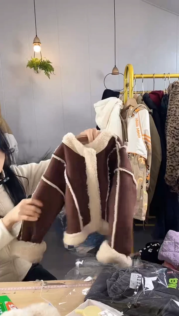 皮毛一体加绒外套【238