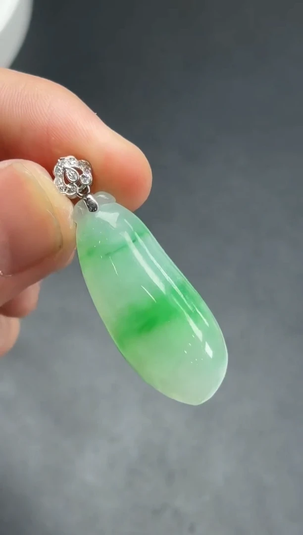 18K金镶嵌挂件翡翠福瓜