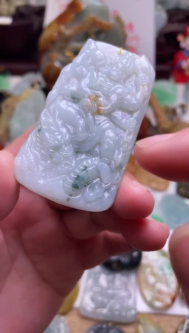 颈饰未镶嵌翡翠不懂