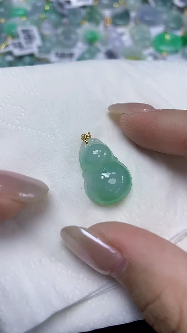 翡翠18K金镶嵌颈饰天然缅甸翡翠A货