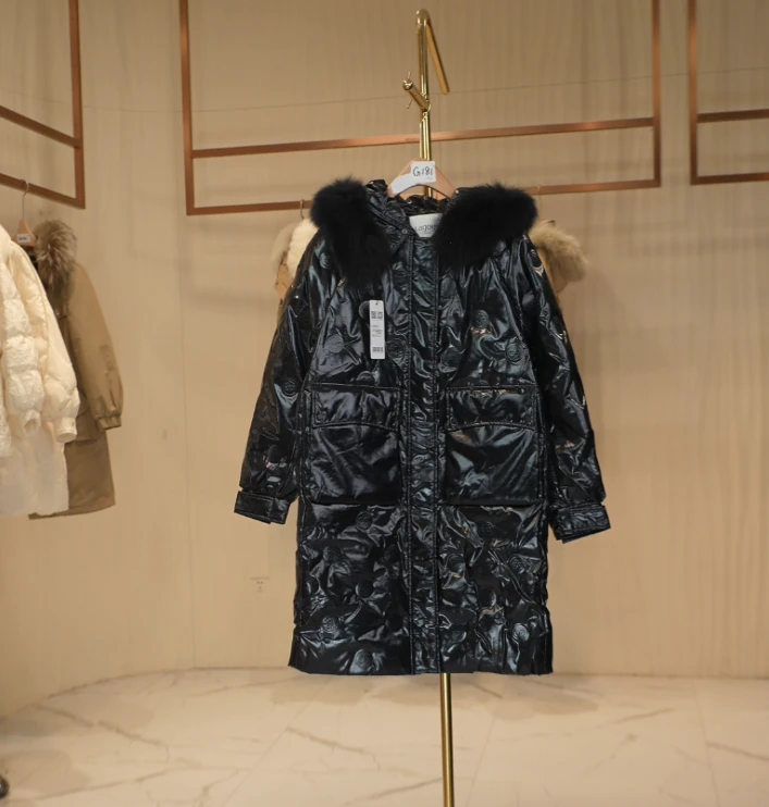 G244 LG系列可拆卸狐狸毛领中长款压花连帽亮面黑色羽绒服女 YA98