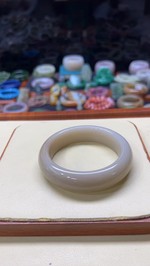 未镶嵌手镯石英质玉?*K255