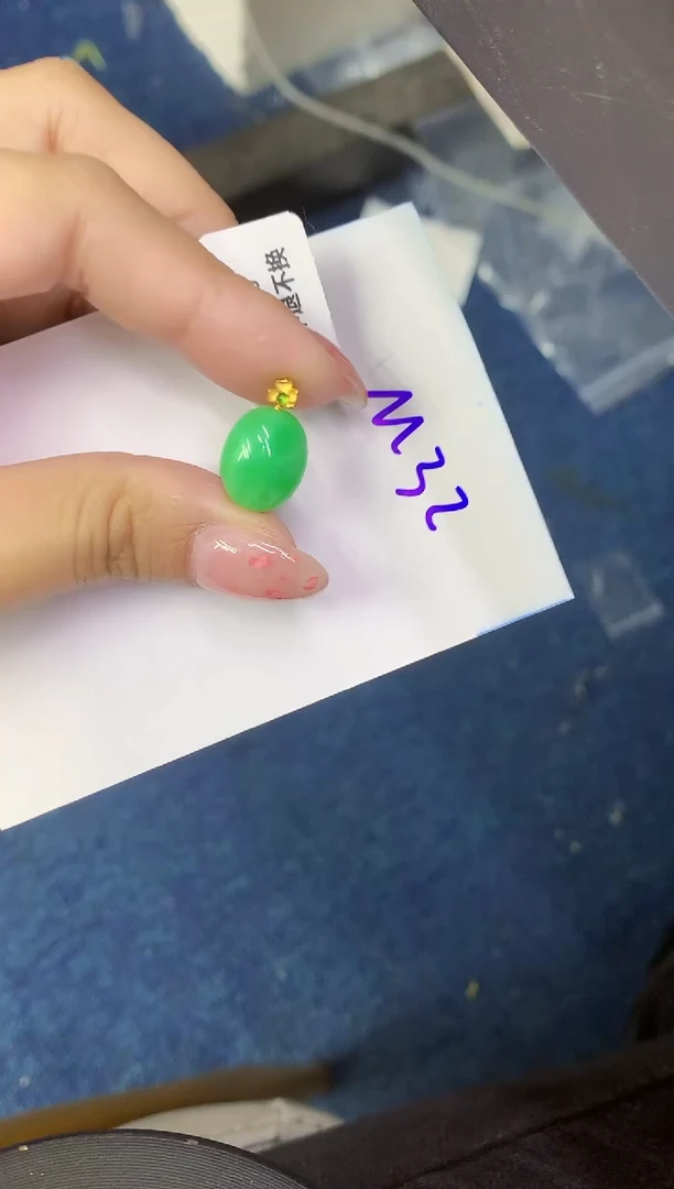 翡翠18K金镶嵌颈饰缅甸天然翡翠A货