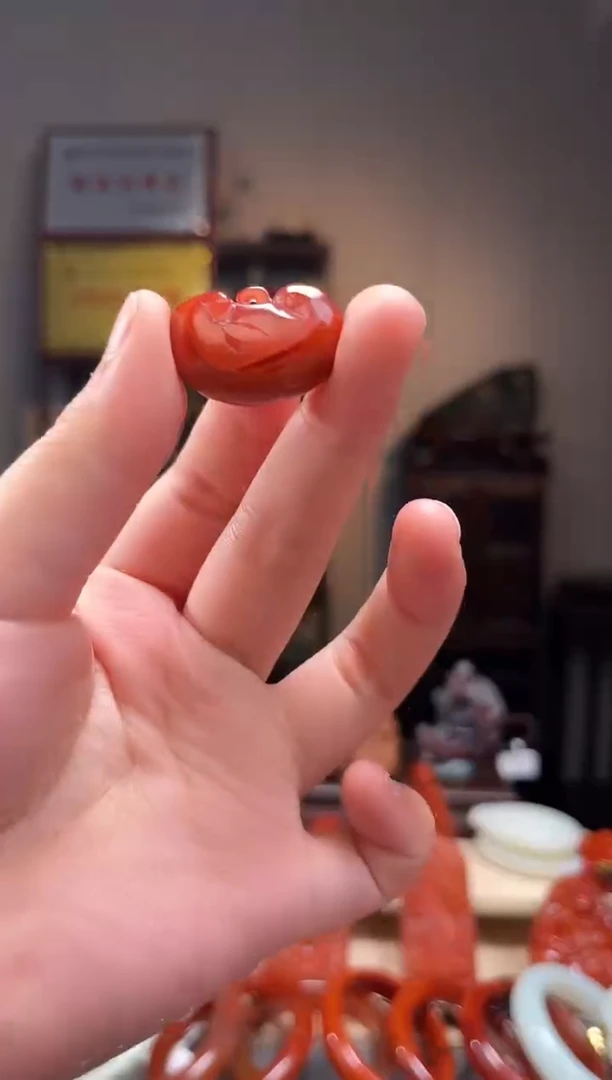 颈饰未镶嵌南红玛瑙吊坠
