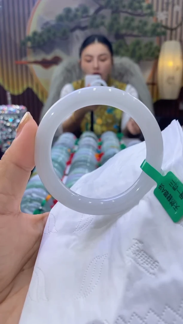 【闪购商品】翡翠手镯未镶嵌多人02100