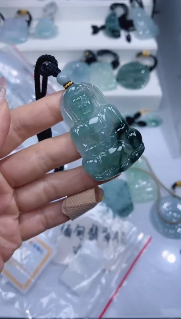 颈饰未镶嵌翡翠吊坠