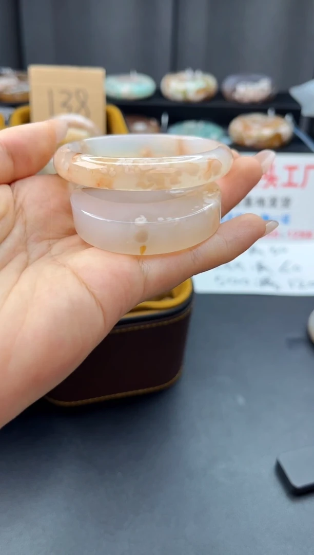 未镶嵌手镯石英质玉赠送镯心（55圈口）
