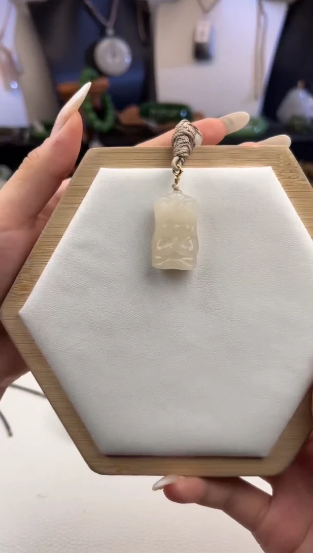 吊坠(不含链)18K金镶嵌和田玉888