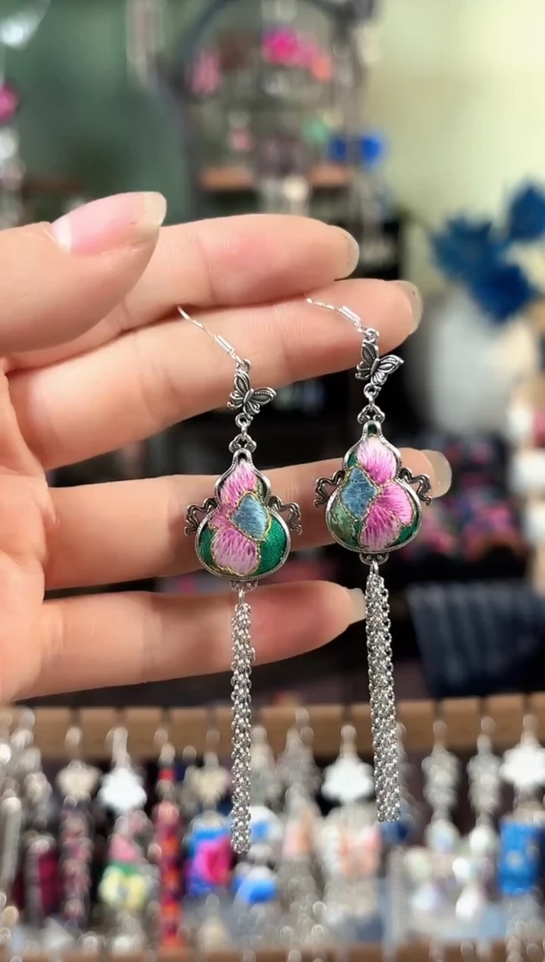 彩云南阁非遗老绣苗银饰品531